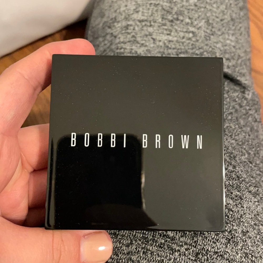 Bobbi brown highlighting powder